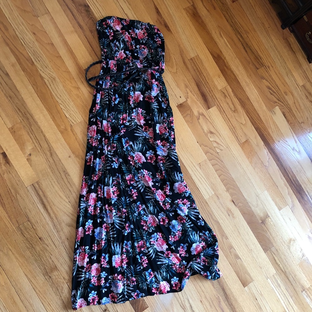 Maxi floral dress with faux leather belt